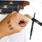 Lápiz de Cejas Retráctil con peine